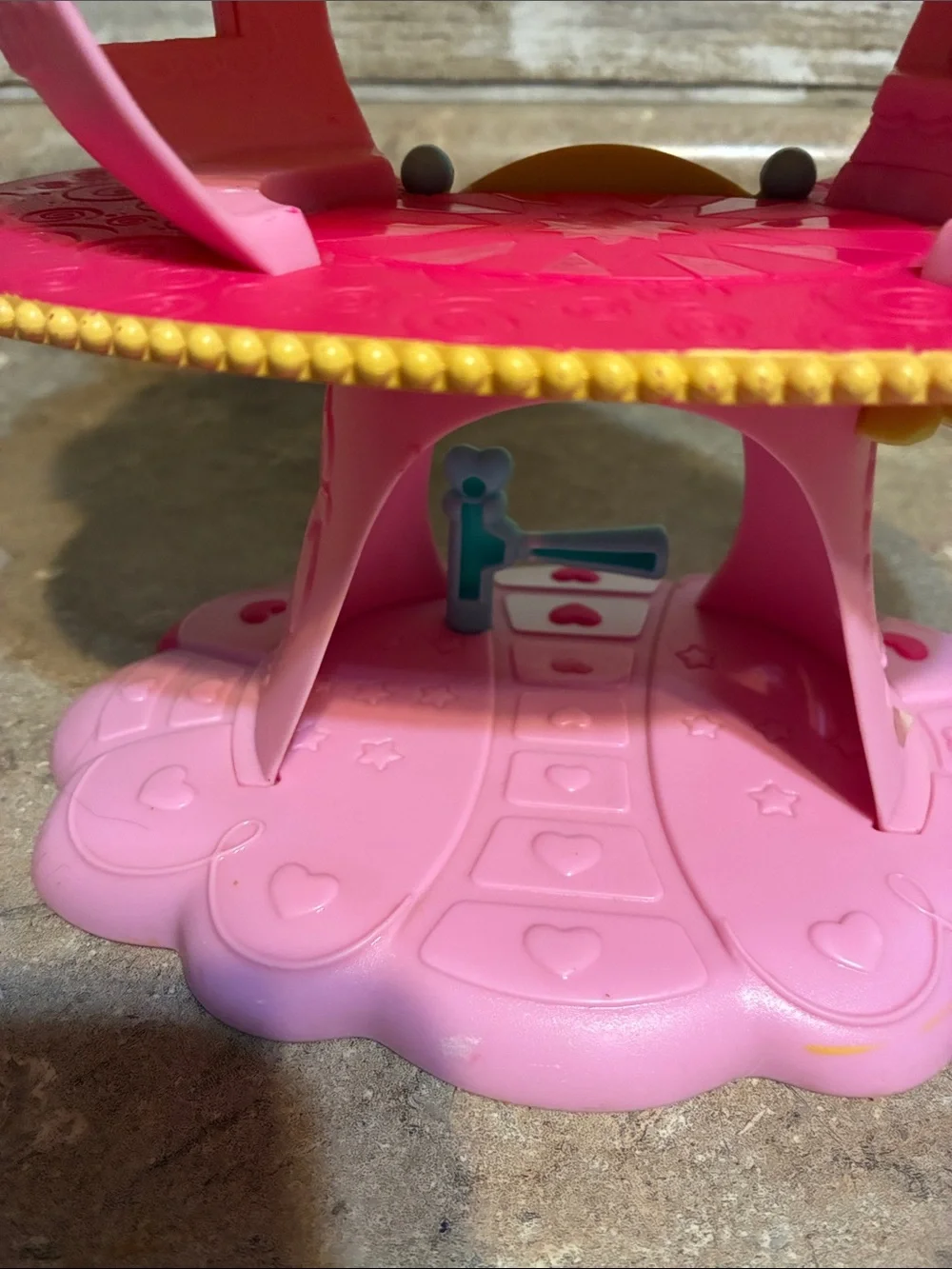 Hasbro 2007 My Little Pony Ice Cream Ponyville Sweet Shop Parlor